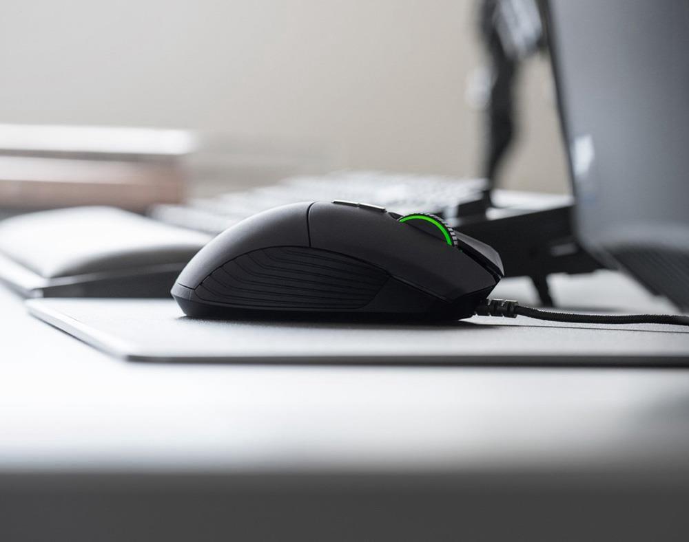 Razer Basilisk Wired Gaming Mouse Chroma Enabled RGB FPS 16000 DPI Customizable Scroll Wheel Resistance - Black