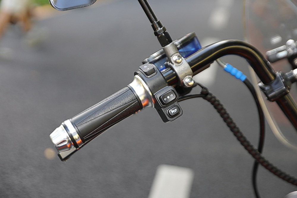 CityCoco Racing Electric Motor Cycle E-Bike 2000W Brushless Motor 28Ah Battery Max Speed 45km/h Front 16" Rear 13" Fat Tire Hydraulic Disc Brake LED Light