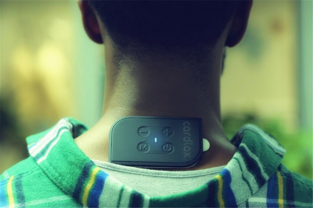 Cardlax Portable Electric Card Massager 4-button Design Adjustable Frequency Relax Muscles Relieve Stress - Black