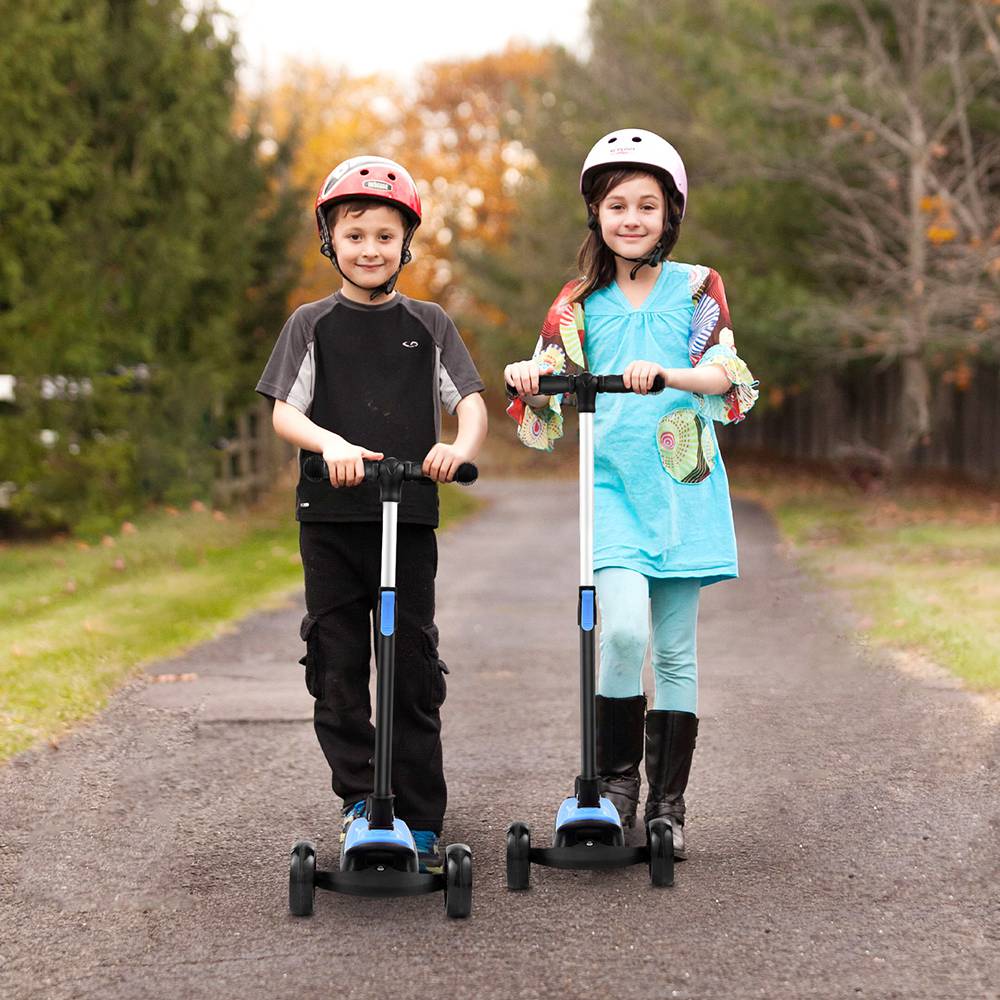 Kick Scooter Glide Scooter with Extra Wide PU Light-Up Wheels and 4 Adjustable Heights for Children from 3-12 years Blue