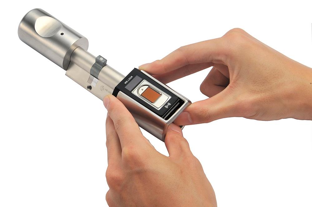 WE.LOCK Intelligent Electronic Door Lock Cylinder Fingerprint + Bluetooth + Remote Control IP44 Waterproof Opening via Smartphone, WiFi Box Working with Alexa, 3 Minute DIY Fast Easy Assembly Suitable for Doors with Thickness of 55-105mm - Silver