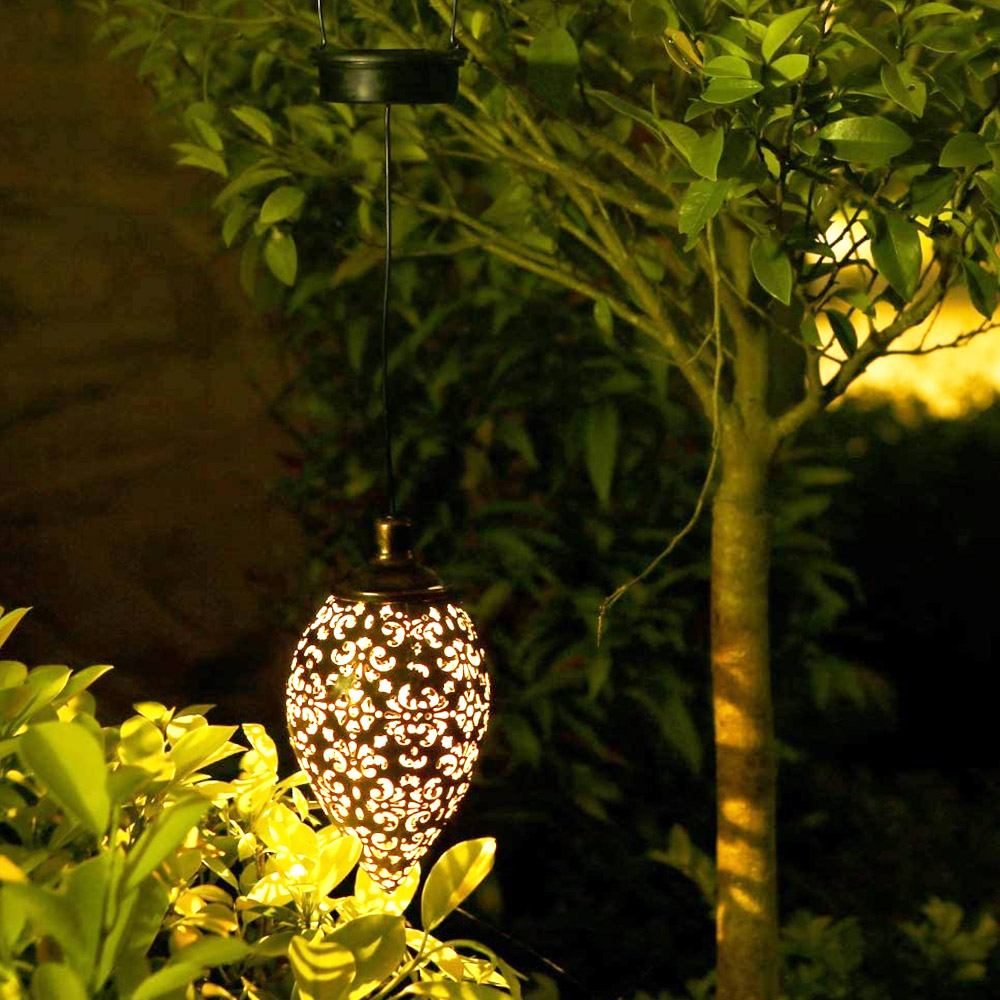 Solar Lantern Light Outdoor Hanging Garden Lights Metal Lamp for Patio Decor Metal Yard Art Garden Accessories