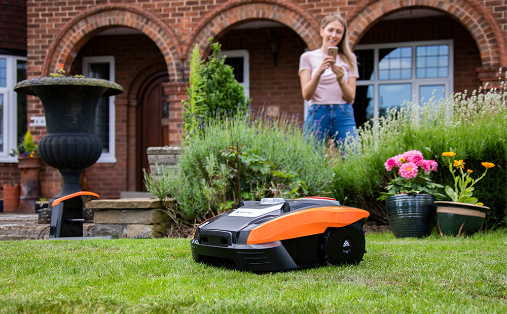 Yard Force Compact 300RBS Robotic Lawnmower Tilt for Lawns up to 300m&sup2; with App Bluetooth and iRadar