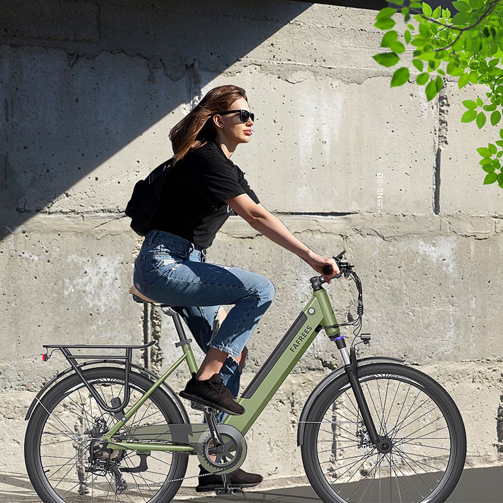 FAFREES F26 Pro 26'' Step-through City E-Bike 25 Km/h 250W motor 36V 10Ah vstavaná odnímateľná batéria, Shimano 7 rýchlostí - zelený