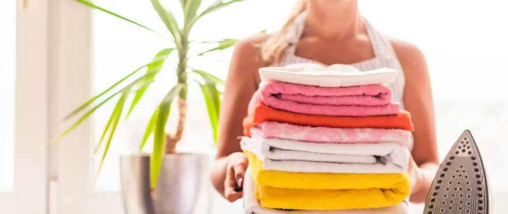 Sonifer SF9034 1600W Clothes Electric Iron, Ceramic Soleplate, Fabric Steam Iron, 160ml Water Tank, Vertical Fast Heat