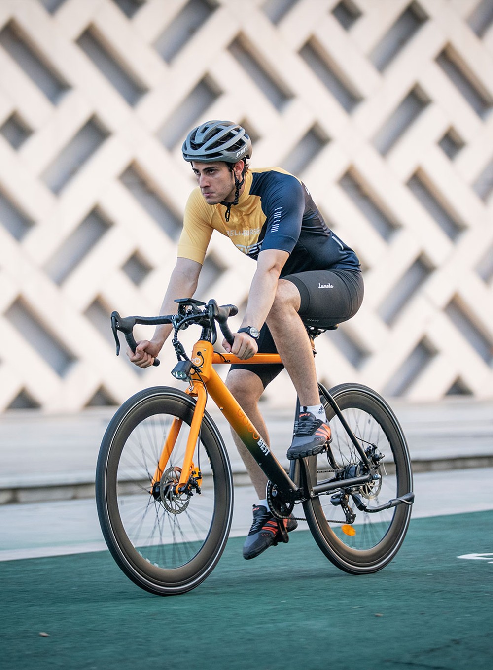 GOGOBEST R2 Electric City Road Bike 700C*32C Tires 36V 250W Motor 32Km/h Max Speed 36V 9.6Ah Battery For 60-80KM Range 100kg Load SHIMANO 7-Speed Gears - Silver -rockbros-shop GOGOBEST R2 Electric City Road Bike Silver 518591 7