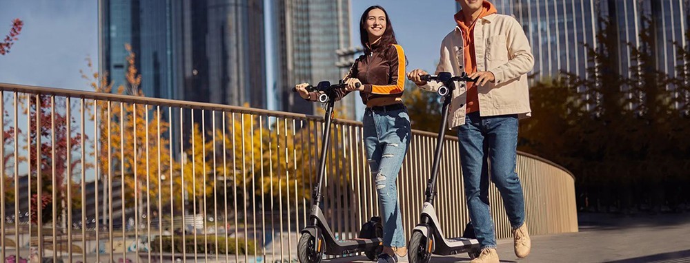 NIU KQi2 Pro Electric Scooter&nbsp;10 Inch Wheels 300W Rated Motor 25Km/h Max Speed, 365Wh Battery support max 40KM Range, 4 Riding Modes APP Control - Grey