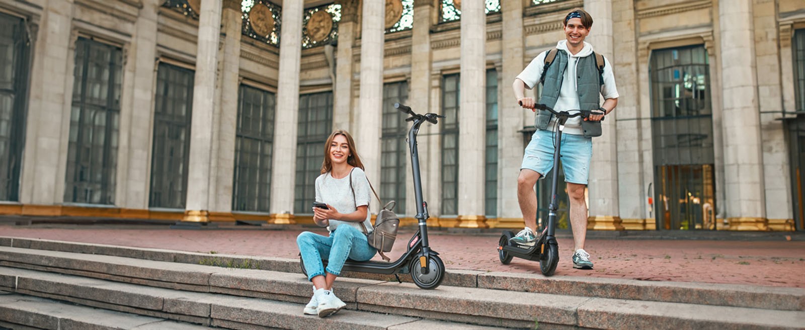 Atomi E20 Electric Scooter 8.5 inch Air Tire 250W Motor (Max Output 500W) 36V 7.5Ah batéria 30km dojazd Dvojitá brzda 120kg