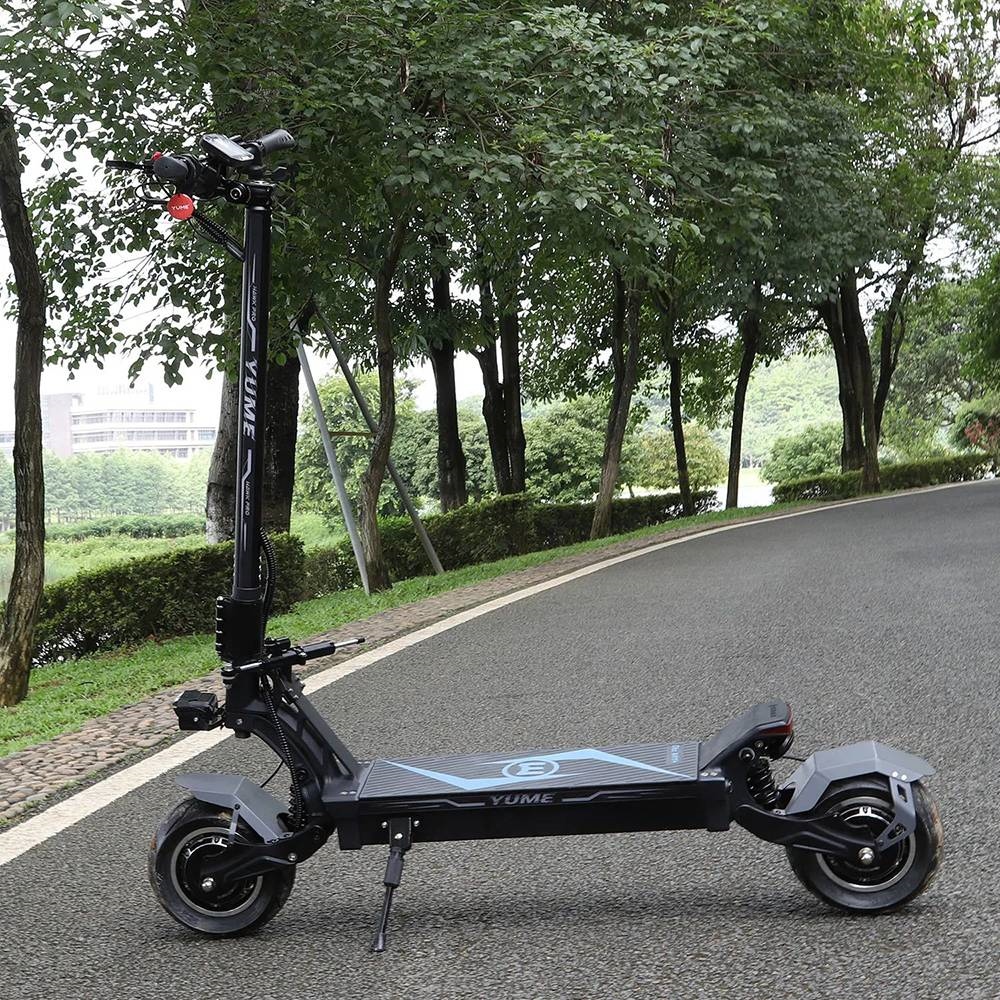 YUME HAWK Electric Scooter, 10x3.15" bezdušové terénne pneumatiky 1200W*2 Motor 60V 22.5Ah Batéria 43mph Max. rýchlosť 43mil Max. dojazd Hydraulické kotúčové brzdy 126kg Max. zaťaženie APP Control