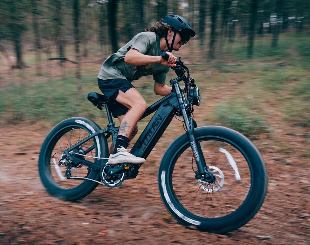 Vitilan T7 Mountain Electric Bike, 26*4.0-palcové pneumatiky CST Fat Tires 750W motor Bafang 48V 20Ah batéria Maximálna rýchlosť 28mph Maximálny dojazd 80 míľ Podsvietený LCD displej Predné & Zadné hydraulické kotúčové brzdy SHIMANO 8-rýchlostné - čierne