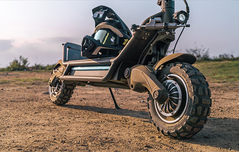 Joyor E8-S Off-road Electric Scooter, 1600W*2 Dual Motor, 72V 35Ah batéria, 11-palcové pneumatiky, max. rýchlosť 80 km/h, dojazd 80-100 km