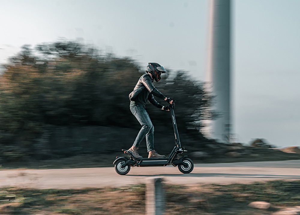 Joyor E8-S Off-road Electric Scooter, 1600W*2 Dual Motor, 72V 35Ah batéria, 11-palcové pneumatiky, max. rýchlosť 80 km/h, dojazd 80-100 km