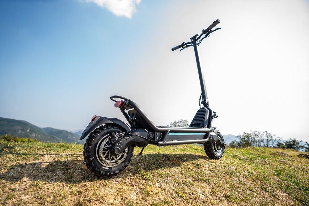 Joyor E6-S 11 palcová pneumatika terenná elektrická kolobežka 1600W*2 Dvojitý motor 60V 31.5Ah batéria Maximálna rýchlosť 70 km/h Hydraulické brzdy 65-85 km dojazd - čierna