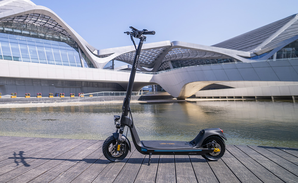 JOYOR C10 Electric Scooter, 500W Motor, 48V 10.4Ah batéria, 10-palcová pneumatika, max. rýchlosť 45 km/h, dojazd 30-50 km, max. zaťaženie 120 kg, predné a zadné kotúčové brzdy