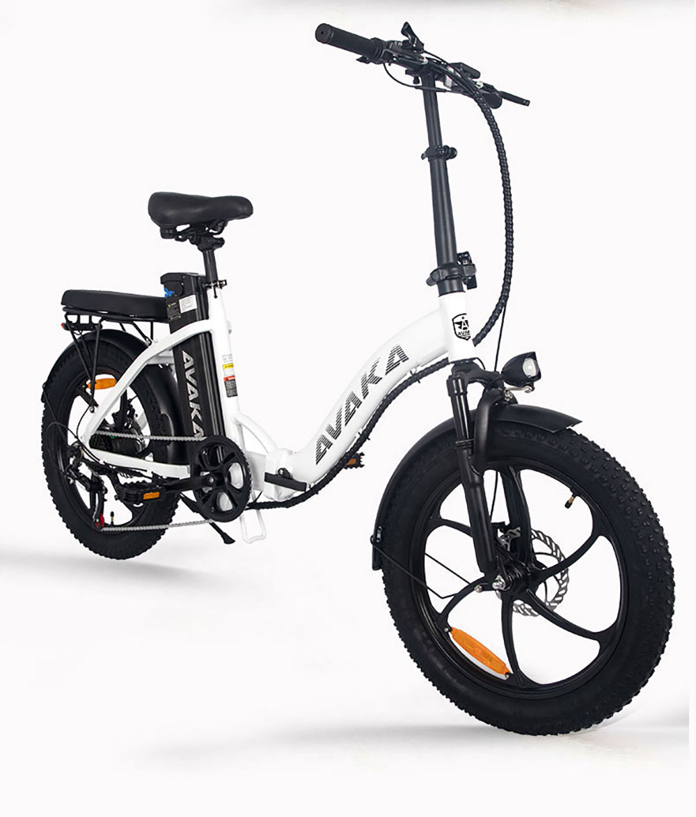 AVAKA BZ20 PLUS Elektrobicykel skladací 20*3,0 palcový s tučnými pneumatikami 500W bezkefový motor 25Km/h max. rýchlosť 48V 18,2Ah batéria 100Km dojazd 120KG max. zaťaženie Dvojkotúčové brzdy Shimano 7-stupňová prevodovka IP54 Vodotesný LCD displej Jednodielne koleso - čierne