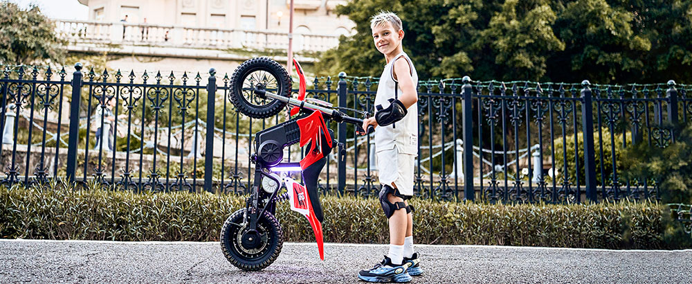 isinwheel A12 Kids Electric Dirt Bike, 350W Motor, 36V 5.2AH batéria, 12-palcové pneumatiky, max. rýchlosť 25 km/h, dojazd 22 km, 3 rýchlostné režimy, dvojité tlmiče, ručná brzda + parkovacia brzda na zadnom kolese - modrá