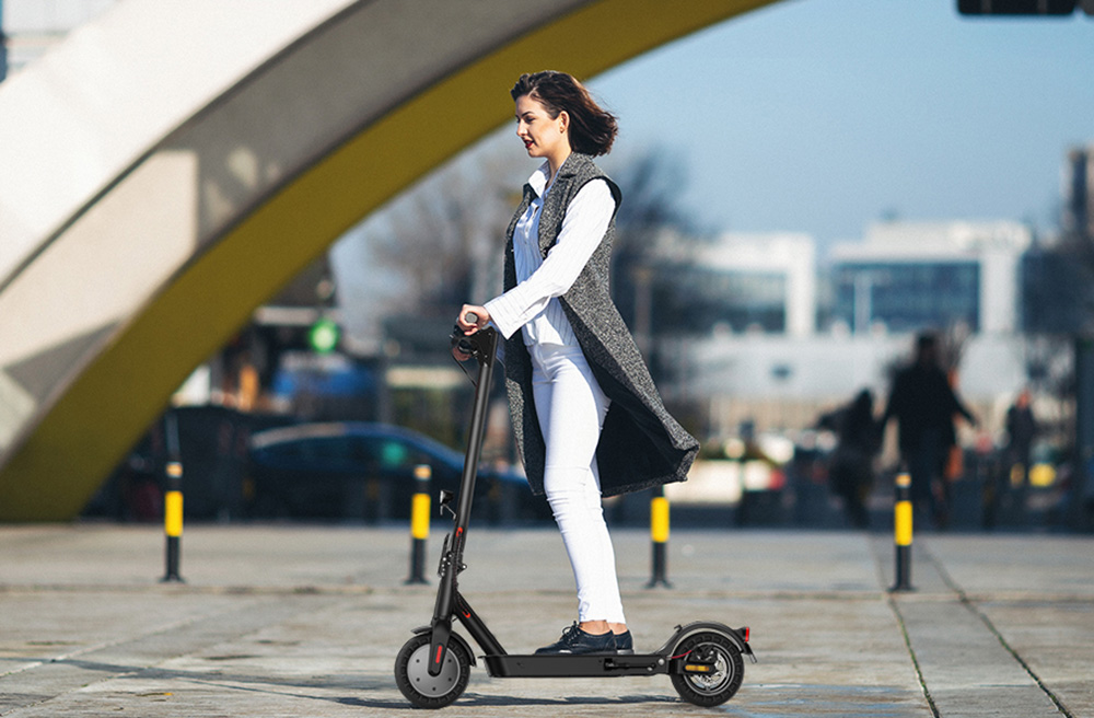 isinwheel E9T Max Electric Scooter ABE Version, 500W motor, 36V 10Ah batéria, 10-palcové pneumatiky, max. rýchlosť 20 km/h, dojazd 40 km, kotúčová brzda, zadné tlmiče