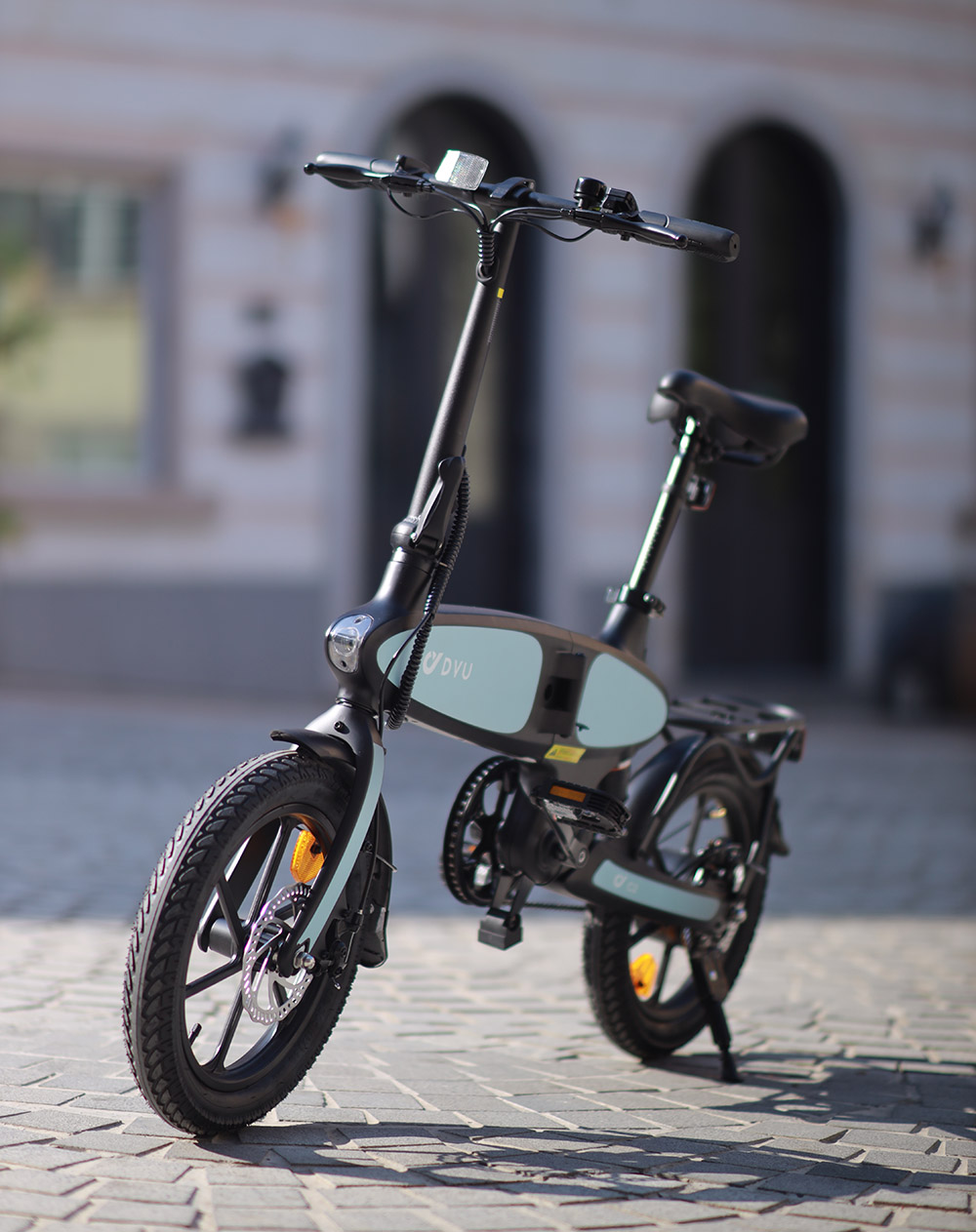 Elektrický bicykel DYU C2, 250W motor, 48V 7,5Ah batéria, 16*2.5-palcové pneumatiky, max. rýchlosť 25 km/h, dojazd 40 km, dvojkotúčové brzdy, LED displej