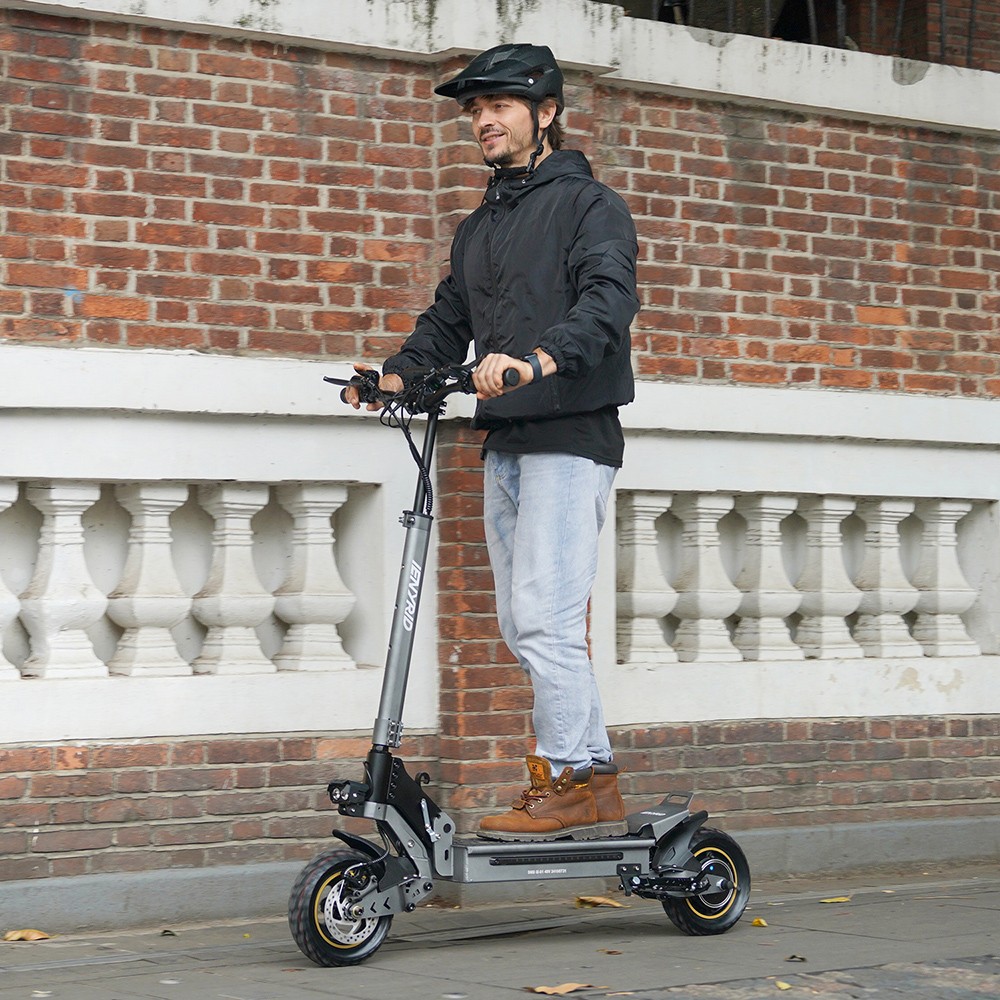 iENYRID S1 Electric Scooter, 250W motor, 48V 15Ah batéria, 10 palcové terénne pneumatiky, max. rýchlosť 25 km/h, dojazd 40 km, dvojkotúčové brzdy, predné & zadné hydraulické odpruženie, LCD displej