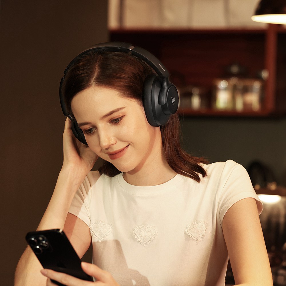 Refurbished Tronsmart SOUNFII Q20S Hybrid ANC Headphones, Bluetooth 5.3, Hybrid Active Noise Cancellation, 60 Hours Playtime, Hi-Res Audio, 90° Swiveling Earpads, Pair with 2 Devices, Tronsmart App Control - Black