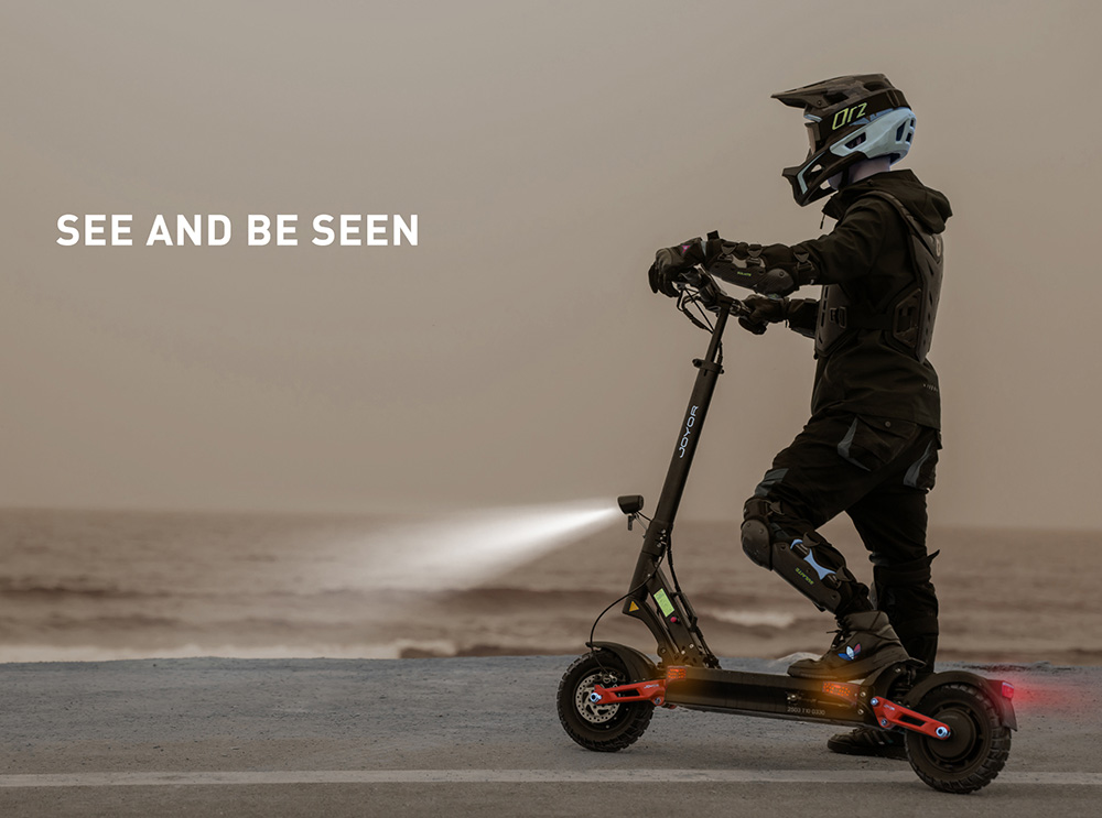 Joyor T10 Electric Scooter, 2*1000W motor, 60V 18Ah batéria, 10 palcové pneumatiky, max. rýchlosť 60 km/h, dojazd 75 km, predné a zadné hydraulické kotúčové brzdy, predné a zadné hydraulické pružinové tlmiče