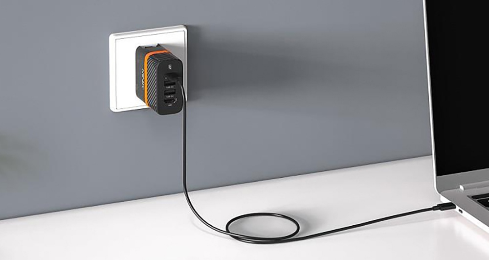 Minix P4K fali töltő hub tápegység adapter, 2*USB 3.2, 4K@30Hz UHD port, PD60W gyorstöltő Type-C port