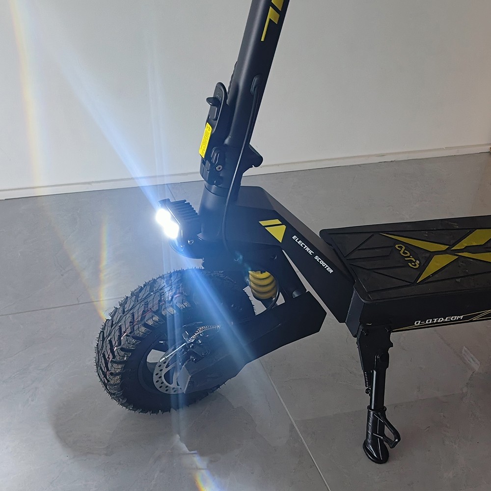 OOTD T10 Trottinette &eacute;lectrique, moteur 500 W, batterie 48 V 13 Ah, pneus &agrave; vide de 11 pouces, vitesse maximale de 50 km/h, autonomie de 45 km, freins &agrave; disque avant et arri&egrave;re, amortisseurs &agrave; ressort avant et arri&egrave;re