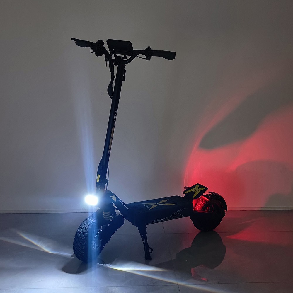 OOTD T10 Trottinette &eacute;lectrique, moteur 500 W, batterie 48 V 13 Ah, pneus &agrave; vide de 11 pouces, vitesse maximale de 50 km/h, autonomie de 45 km, freins &agrave; disque avant et arri&egrave;re, amortisseurs &agrave; ressort avant et arri&egrave;re