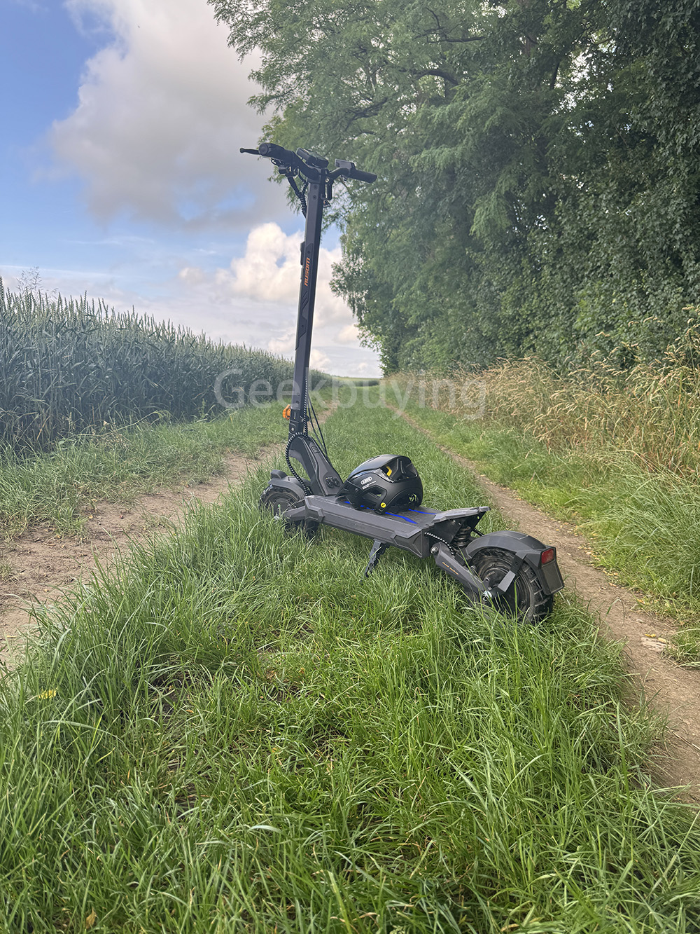 Ausom L2 Max Elektroroller, 2 x 1000 W Motor, 48 V 20,8 Ah Akku, 3 x 10 Zoll Reifen, 65 km/h H&ouml;chstgeschwindigkeit, 90 km Reichweite, Scheibenbremsen vorne und hinten, Schwingenfederung, versteckte AirTag-Halterung