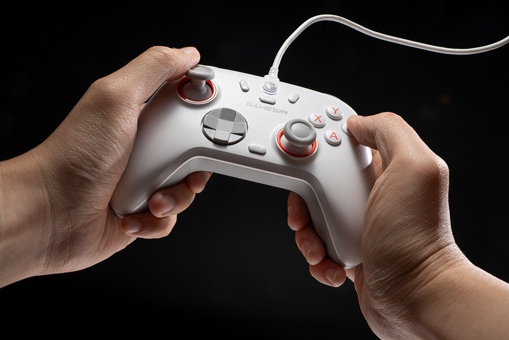 GameSir Nova 2 Lite Wireless Game Controller, Compatible with PC / Switch / Android / iOS, Hall Effect Analog Triggers, Mechanical Circular D-pad, Dual Asymmetric Rumble Motors - Luminous White