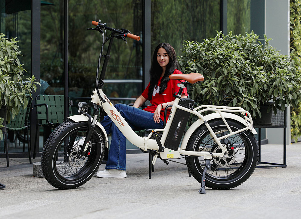 V&eacute;lo &eacute;lectrique Onesport OT16 Max, moteur 500 W, batterie 48 V 18 Ah, pneus 20 x 4 pouces, vitesse maximale 25 km/h, autonomie 120 km, freins &agrave; disque hydrauliques, fourche &agrave; suspension avant, Shimano 7 vitesses - Beige