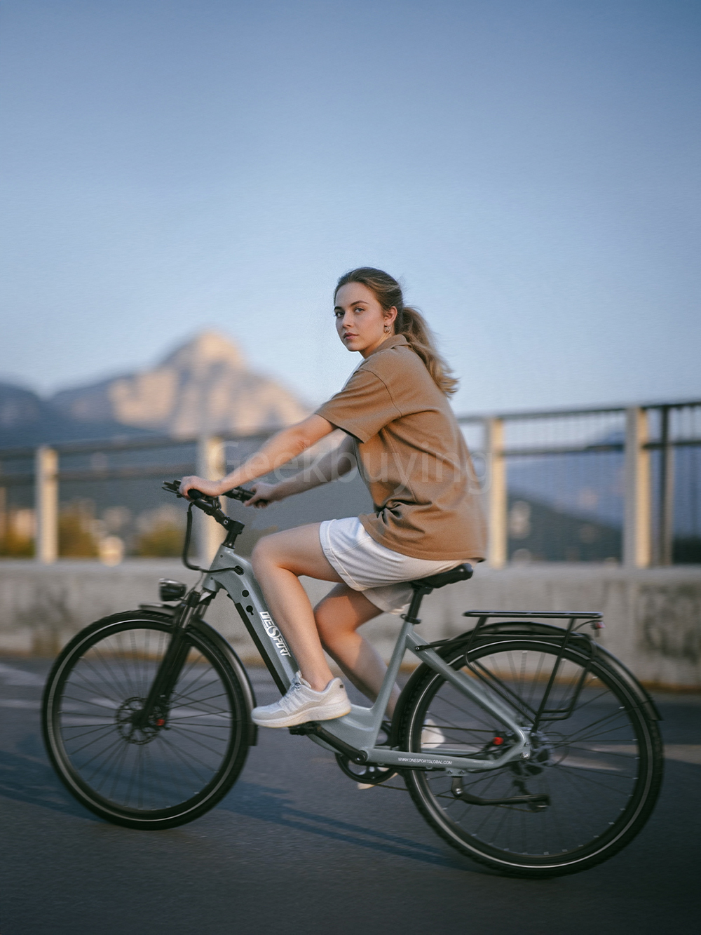 ONESPORT OT05 Pro Electric Bike, 250W Motor, 36V 22.5Ah Battery, 700*50C Tires, 25km/h Max Speed, 140km Range, Hydraulic Disc Brakes, Front Suspension Fork, Shimano 7-speed - White