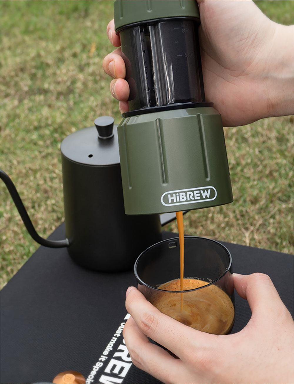 HiBREW H4D 2-v-1 prenosný kávovar na espresso, ručný lis na kávové kapsule a mletú kávu, kávovar na horúcu/studenú kávu na cesty a domáce použitie
