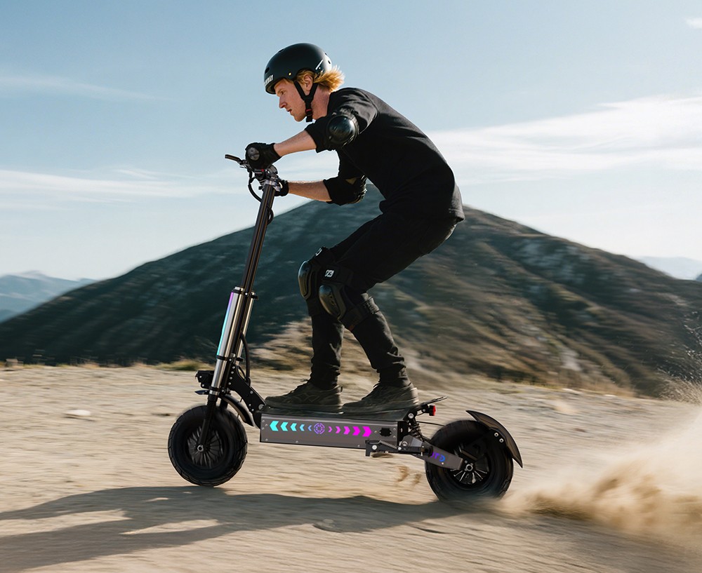 OOTD T90 Electric Scooter, 2100W*2 Motor, 60V 31.2Ah batéria, 13-palcové pneumatiky, max. rýchlosť 85 km/h, dojazd 100 km, hydraulické kotúčové brzdy, predné dvojité hydraulické odpruženie & zadné dvojité odpruženie