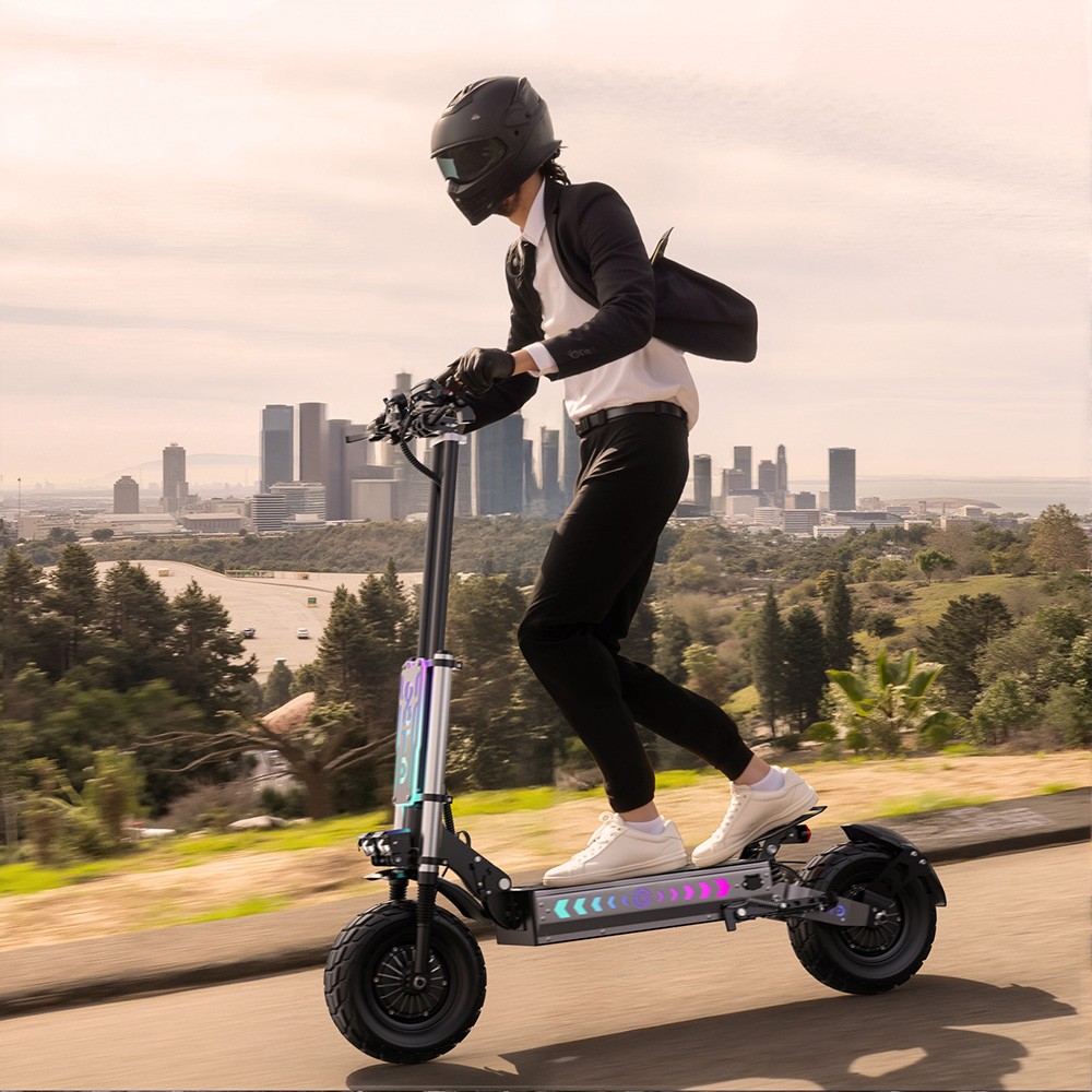 OOTD T90 Electric Scooter, 2100W*2 Motor, 60V 31,2Ah batéria, 13 palcové pneumatiky, max. rýchlosť 85 km/h, dojazd 100 km, hydraulické kotúčové brzdy, predné dvojité hydraulické odpruženie & zadné dvojité pružinové odpruženie