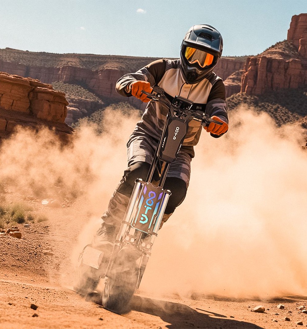 OOTD T90 Elektromos Roller, 2100W*2 Motor, 60V 31.2Ah Akkumulátor, 13 colos Gumiabroncsok, 85km/h Max. Sebesség, 100km Hatótávolság, Hidraulikus Tárcsafékek, Elöl Dupla Hidraulikus Felfüggesztés & Hátul Dupla Rugós Felfüggesztés