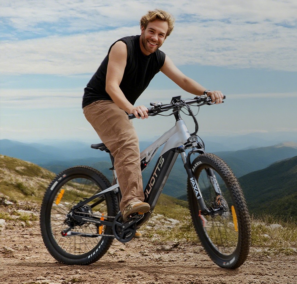 Elektrobicykel DUOTTS E29, 250W motor, 48V 13,5Ah batéria, 27.5 palcové pneumatiky, max. rýchlosť 25 km/h, dojazd 90 km, hydraulické kotúčové brzdy Shimano, vzduchové odpruženie DNM, 14-rýchlostný prevod Shimano, snímač krútiaceho momentu - striebornobiely