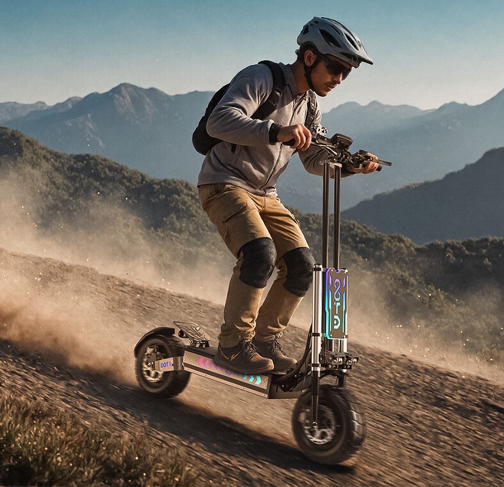 OOTD T90 Elektromos Roller, 2100W*2 Motor, 60V 31.2Ah Akkumulátor, 13 colos Gumiabroncsok, 85km/h Max. Sebesség, 100km Hatótávolság, Hidraulikus Tárcsafékek, Elöl Dupla Hidraulikus Felfüggesztés & Hátul Dupla Rugós Felfüggesztés