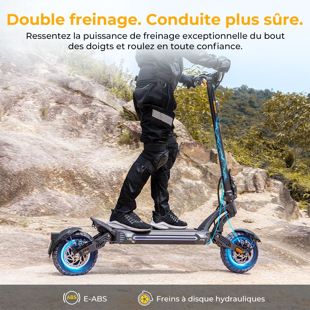 Trottinette &eacute;lectrique Ausom SR1, moteur 2 x 1&nbsp;000 W, batterie 52 V 20,8 Ah, pneus 10 pouces, vitesse maximale 65 km/h, autonomie 95 km, freins &agrave; disque hydrauliques avant et arri&egrave;re, suspension &agrave; bras oscillant