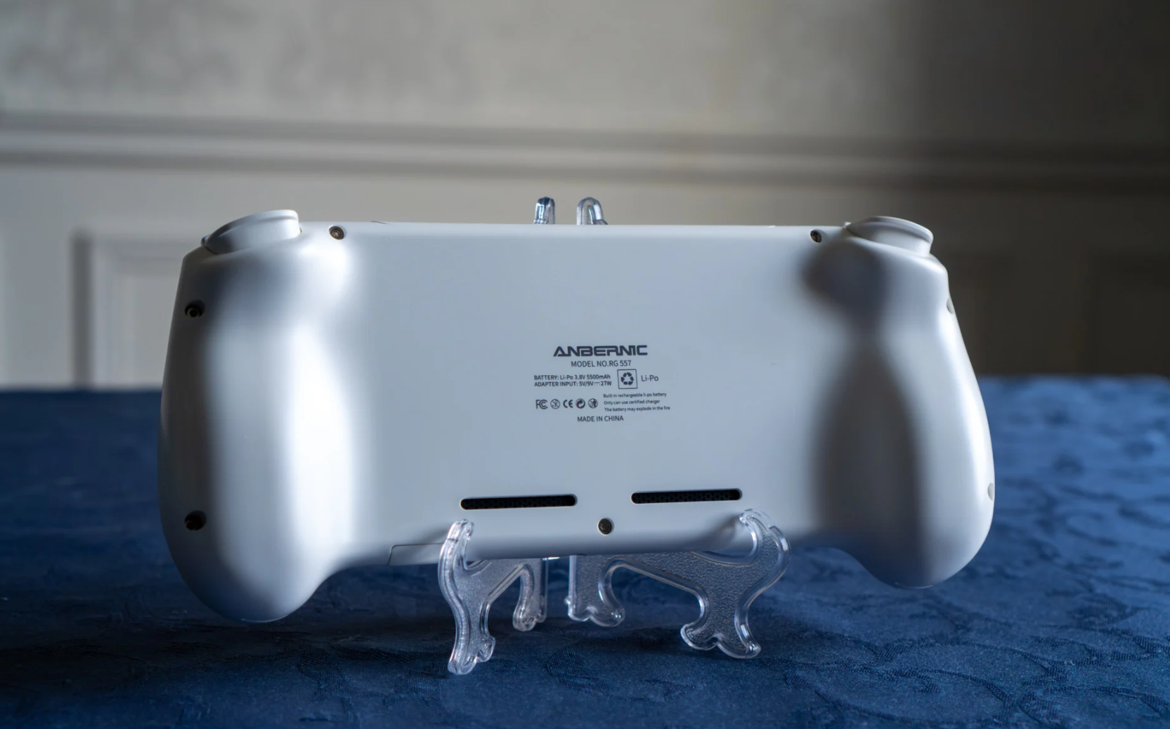 ANBERNIC RG557 Game Console, Android 14, 12GB LPDDR5X/256GB UFS4.0, 256GB TF Card with 8200 Games, 5.48