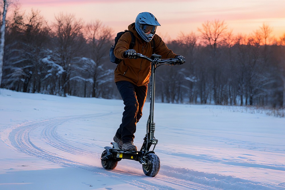 YUME HAWK Pro Elektroroller, 10 x 4,5 Zoll schlauchlose Straßenreifen, 3000 W x 2 Motoren, 60 V 30 Ah Akku, 50 mph Höchstgeschwindigkeit