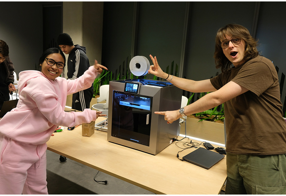 QIDI Q2C 3D Printer, 600mm/s Speed, 370°C All-Metal Hotend, Multi-Material Printing, 270×270×256mm Build Volume, CoreXY System, Auto Leveling & PEI Magnetic Plate