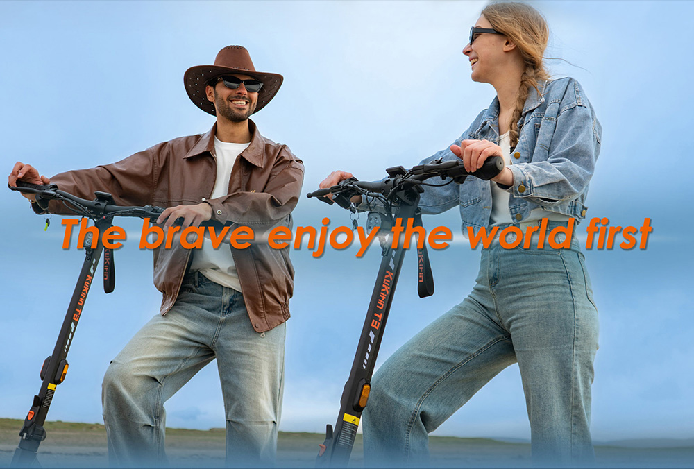 KuKirin T3 elektromos robogó, 800 W-os motor, 48 V 15,6 Ah akkumulátor, 10 hüvelykes gumik, 45 km/h maximális sebesség, 58 km hatótáv, első és hátsó tárcsafék, négykaros lengéscsillapító