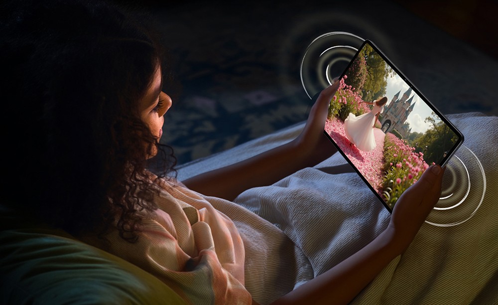 ALLDOCUBE Ultra Pad AI Tablet Billentyűzettel &eacute;s Stylusszal, 13 h&uuml;velykes 2880*1840 144Hz IPS Kijelző, Android 15, Qualcomm Snapdragon 7+Gen3 8 Mag, 12 GB RAM 256 GB ROM, WiFi 6 Bluetooth 5.4, 13M+5M Kamera, 8*Hangsz&oacute;r&oacute;, 15000mAh Akkumul&aacute;tor, 33W PD T&ouml;lt&eacute;s