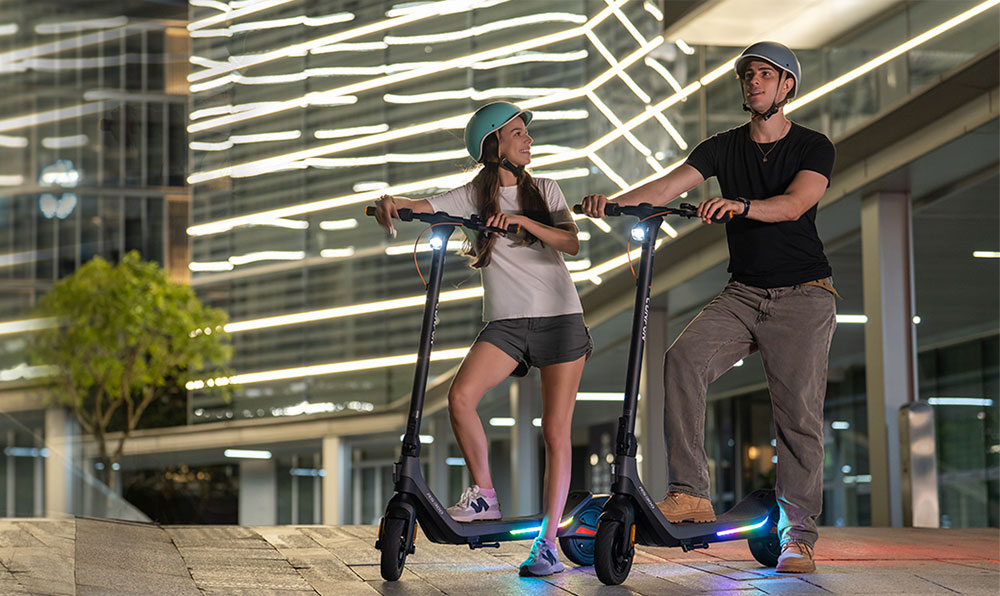 CUNFON RS300 Elektroroller, 500-W-Motor, 36-V-10,4-Ah-Akku, 10-Zoll-Reifen, 30 km/h H&ouml;chstgeschwindigkeit, 40 km Reichweite, Trommelbremse + elektronische Bremse, App-Steuerung