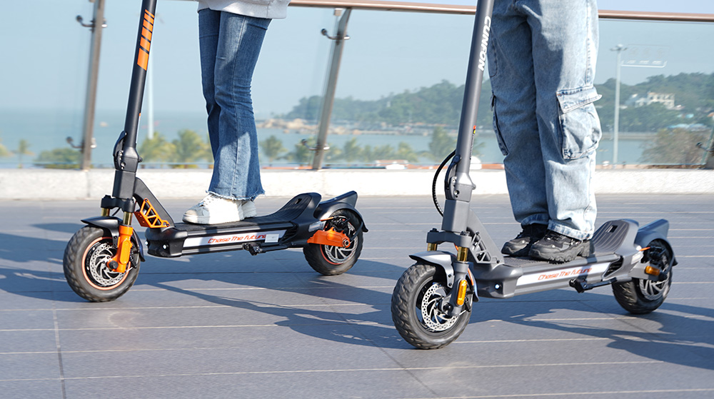 CUNFON RZ1000 Elektroroller, 2*1600W Motor, 48V 24Ah Batterie, 50km/h Höchstgeschwindigkeit, 80km Reichweite, Vorder- und Hinterrad-Scheibenbremsen, Fingerabdruck-Diebstahlsicherung