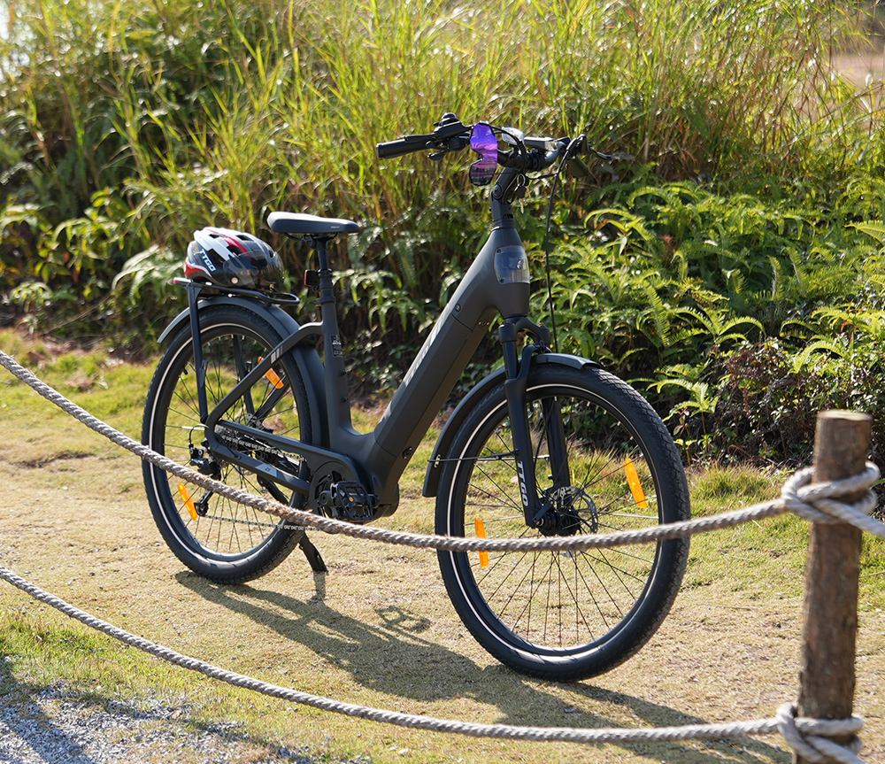 Elektrobicykel TTGO Z5, 250W motor, 36V 18Ah batéria, 27.5 palcové pneumatiky, max. rýchlosť 25 km/h, max. dojazd 130 km, hydraulické kotúčové brzdy, trojitý systém tlmenia nárazov, 9-rýchlostný systém Shimano - sivý