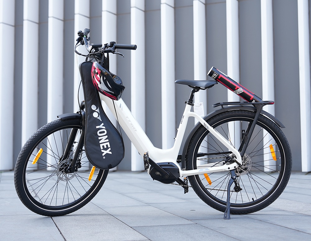 Elektrobicykel TTGO Z5, 250W motor, 36V 18Ah batéria, 27.5 palcové pneumatiky, max. rýchlosť 25 km/h, max. dojazd 130 km, hydraulické kotúčové brzdy, trojitý systém tlmenia nárazov, 9-rýchlostný systém Shimano - biely