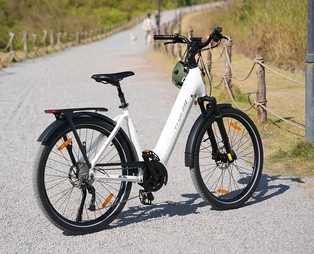 Elektrobicykel TTGO Z5, 250W motor, 36V 18Ah batéria, 27.5 palcové pneumatiky, max. rýchlosť 25 km/h, max. dojazd 130 km, hydraulické kotúčové brzdy, trojitý systém tlmenia nárazov, 9-rýchlostný systém Shimano - biely