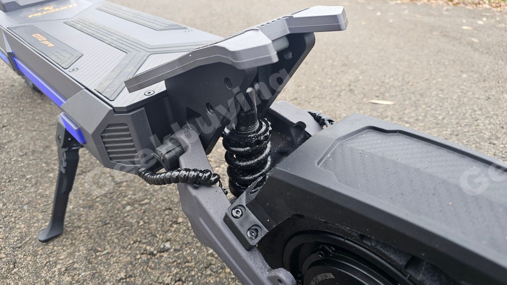 Ausom DT2 Pro Trottinette &eacute;lectrique, moteur 2 x 1&nbsp;100 W, 52 V 23,4 Ah, pneus 10 x 3 pouces, vitesse maximale de 68 km/h, autonomie maximale de 115 km, freins &agrave; disque hydrauliques avant et arri&egrave;re, suspension &agrave; bras oscillant